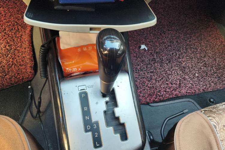 Used Hyundai Celesta 2011 1.6L Automatic Luxury Version Gear Lever