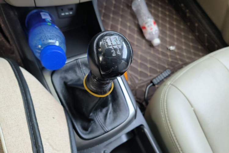 Used Hyundai Celesta 2011 1.6L Manual Luxury Model Gear Lever