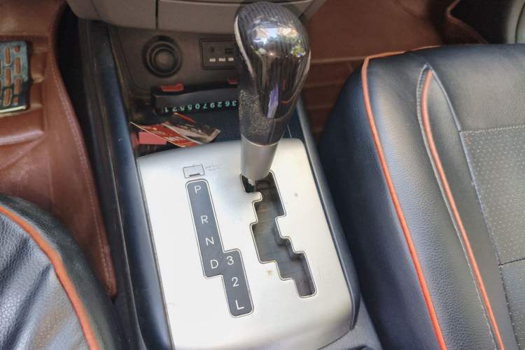 Used Hyundai Celesta 2011 1.6L Automatic Comfort Edition Gear Lever