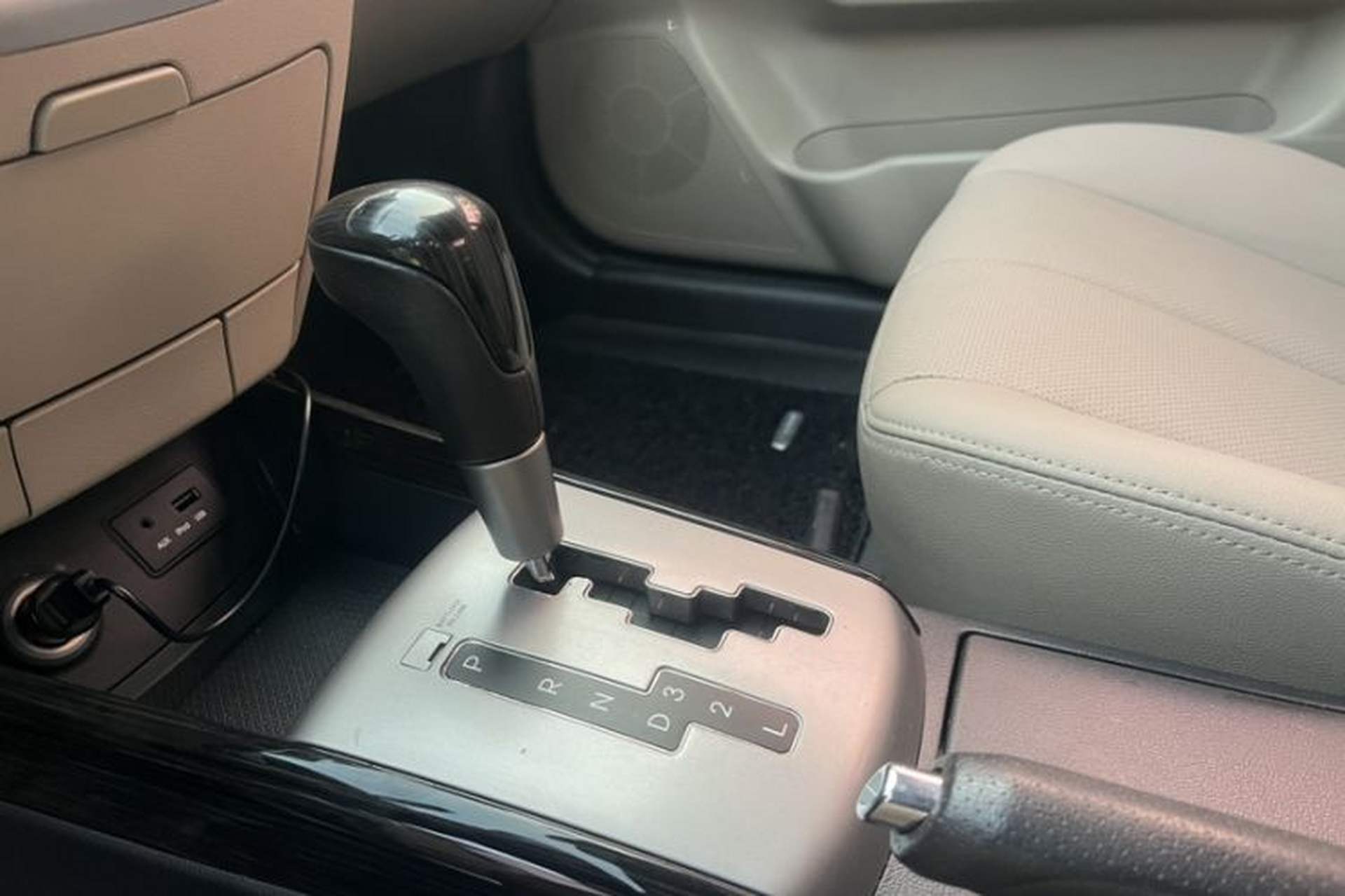Used Hyundai Celesta 2011 1.6L Automatic Luxury Version Gear Lever