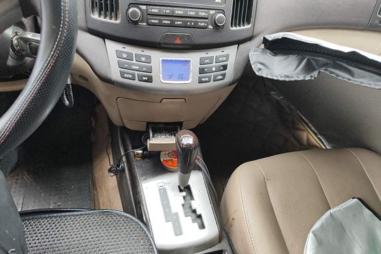 Used Hyundai Celesta 2011 1.6L Automatic Luxury Version Gear Lever
