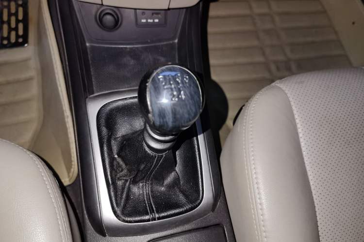 Used Hyundai Celesta 2011 1.6L Manual Comfort Edition Gear Lever