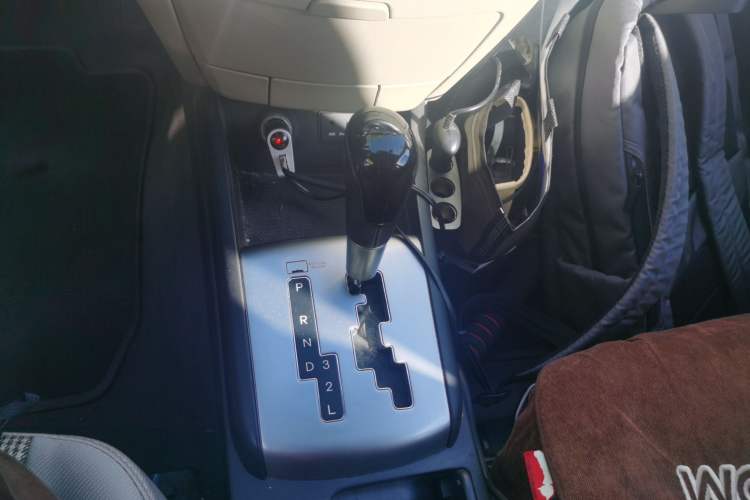Used Hyundai Celesta 2011 1.6L Automatic Comfort Edition Gear Lever