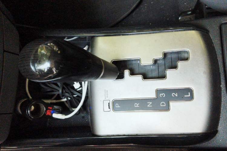 Used Hyundai Celesta 2011 1.6L Automatic Luxury Version Gear Lever