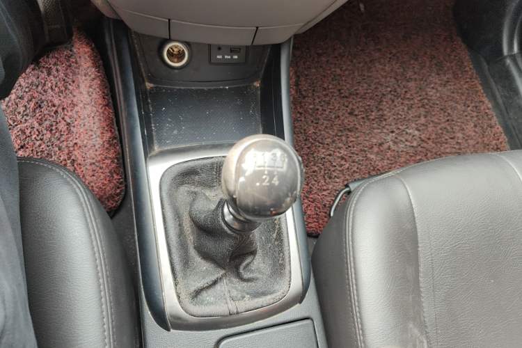 Used Hyundai Celesta 2011 1.6L Manual Comfort Edition Gear Lever