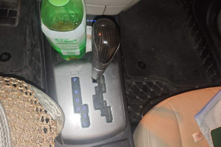 Used Hyundai Celesta 2011 1.6L Automatic Comfort Edition Gear Lever
