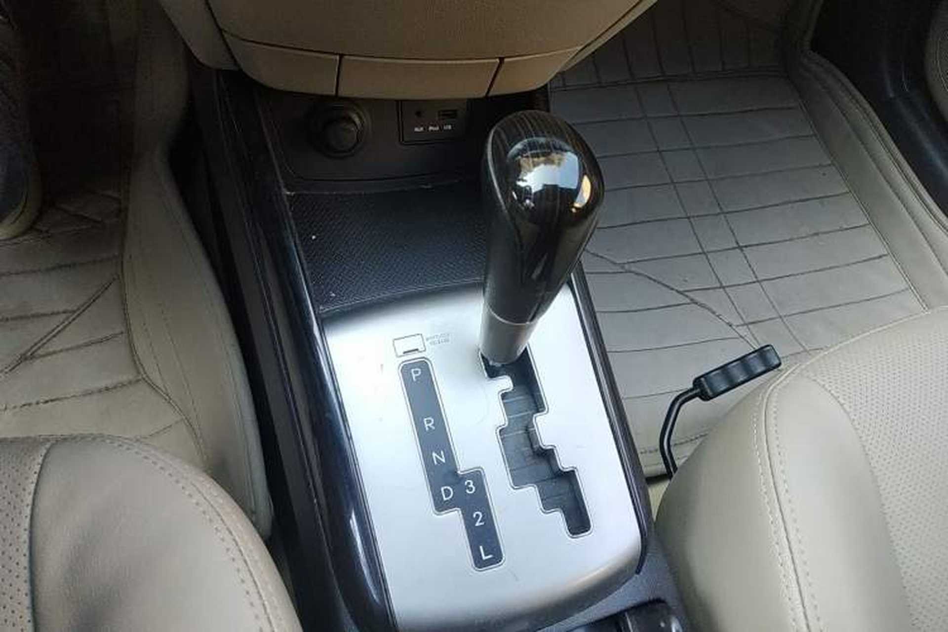 Used Hyundai Celesta 2011 1.6L Automatic Luxury Version Gear Lever
