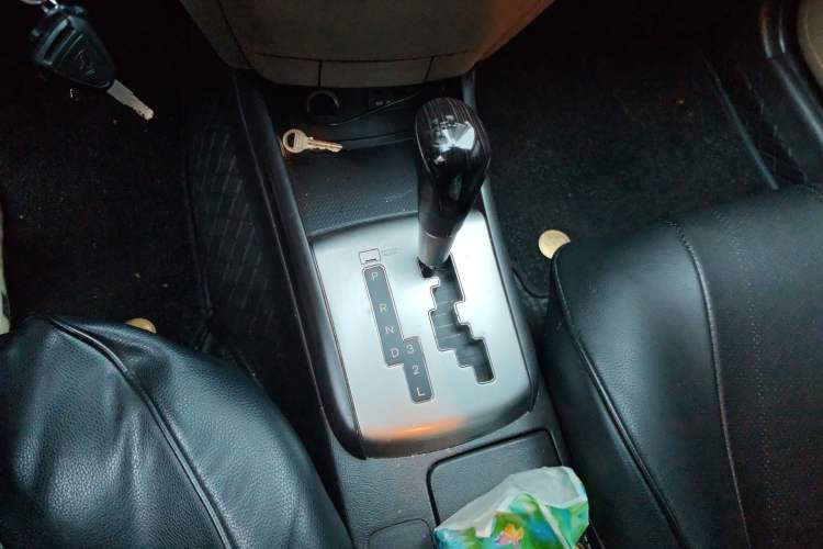 Used Hyundai Celesta 2011 1.6L Automatic Comfort Edition Gear Lever