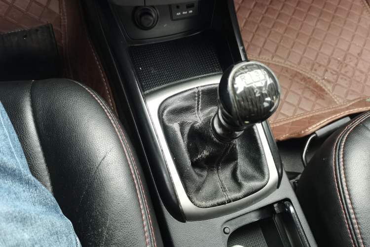 Used Hyundai Celesta 2011 1.6L Manual Luxury Model Gear Lever