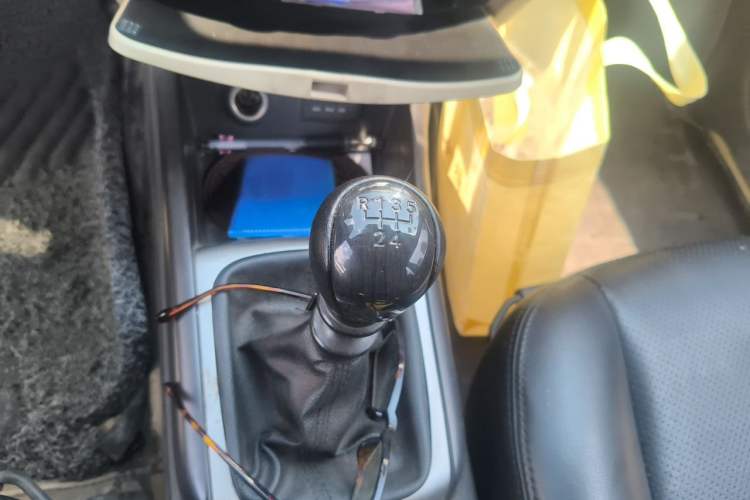 Used Hyundai Celesta 2011 1.6L Manual Luxury Model Gear Lever