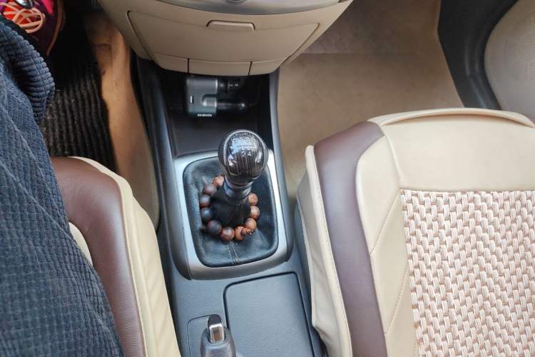 Used Hyundai Celesta 2011 1.6L Manual Luxury Model Gear Lever