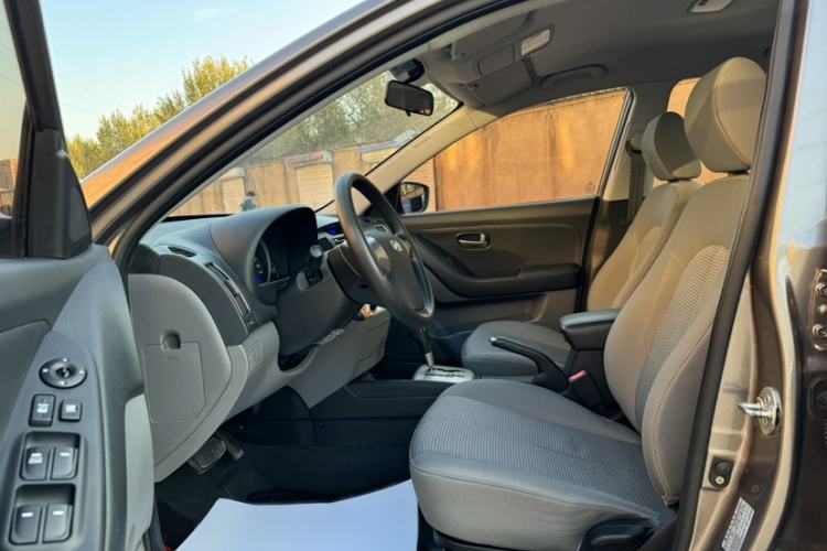 Used Hyundai Celesta 2011 1.6L Automatic Comfort Edition Interior 1