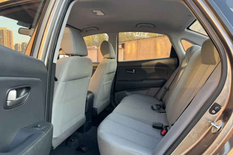 Used Hyundai Celesta 2011 1.6L Automatic Comfort Edition Interior 2