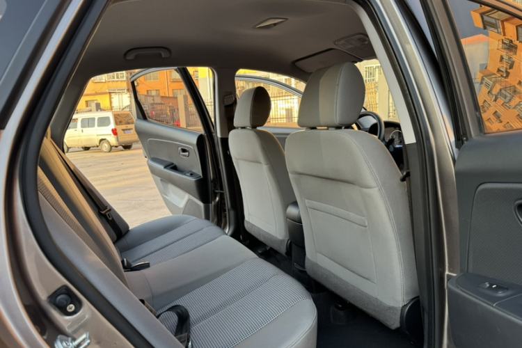Used Hyundai Celesta 2011 1.6L Automatic Comfort Edition Interior 3