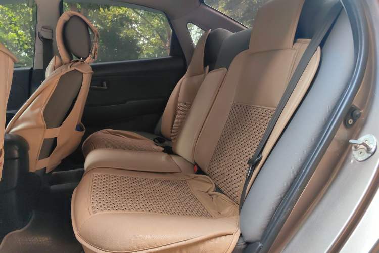 Used Hyundai Celesta 2011 1.6L Automatic Top-Tier Version Interior 4