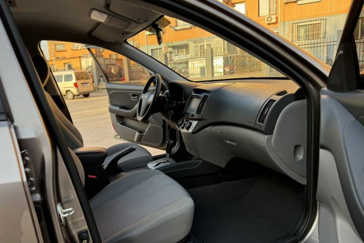 Used Hyundai Celesta 2011 1.6L Automatic Comfort Edition Left Front Seat