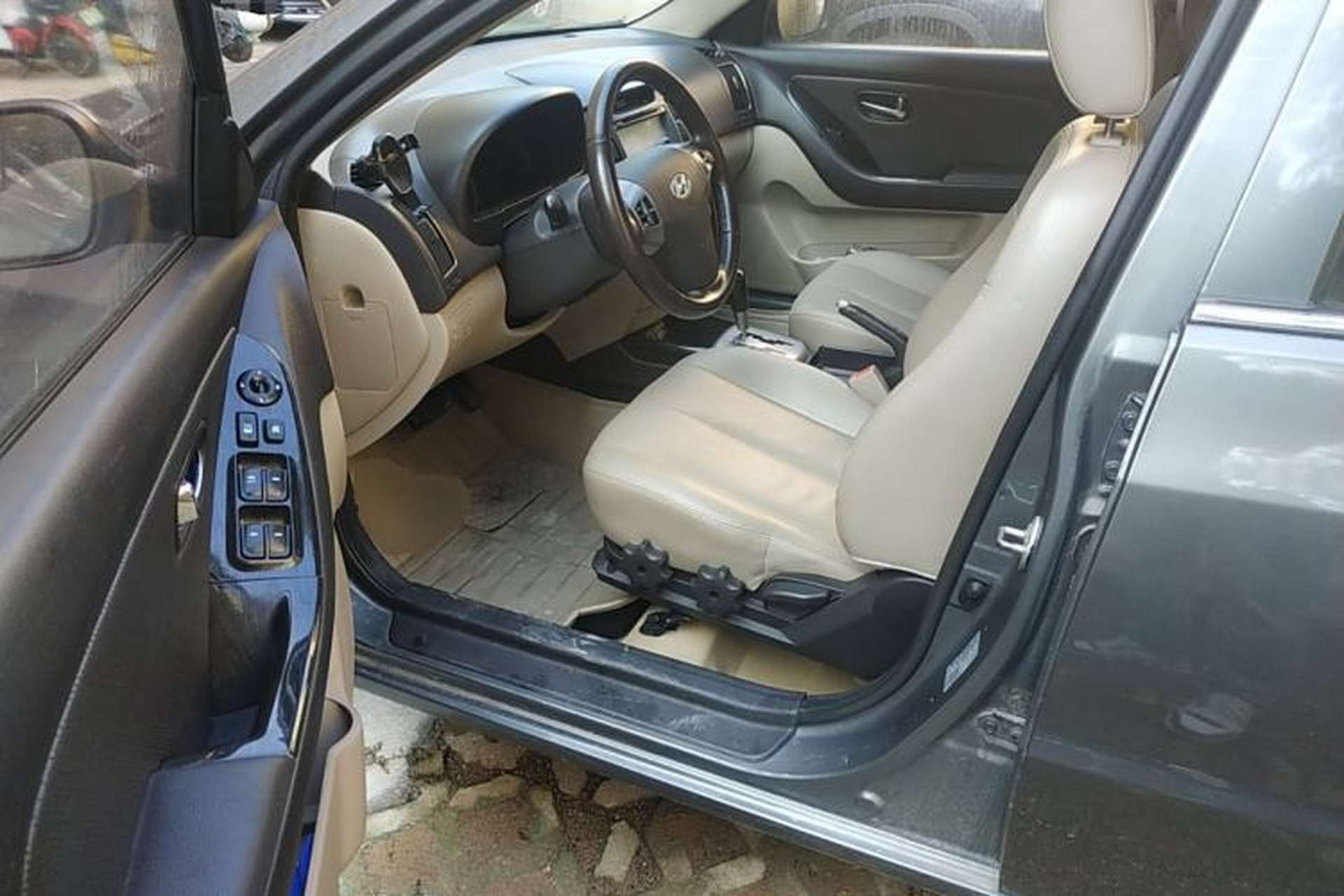 Used Hyundai Celesta 2011 1.6L Automatic Luxury Version Left Front Seat