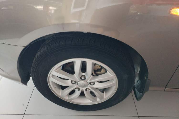 Used Hyundai Celesta 2011 1.6L Manual Comfort Edition Left Front Wheel Hub