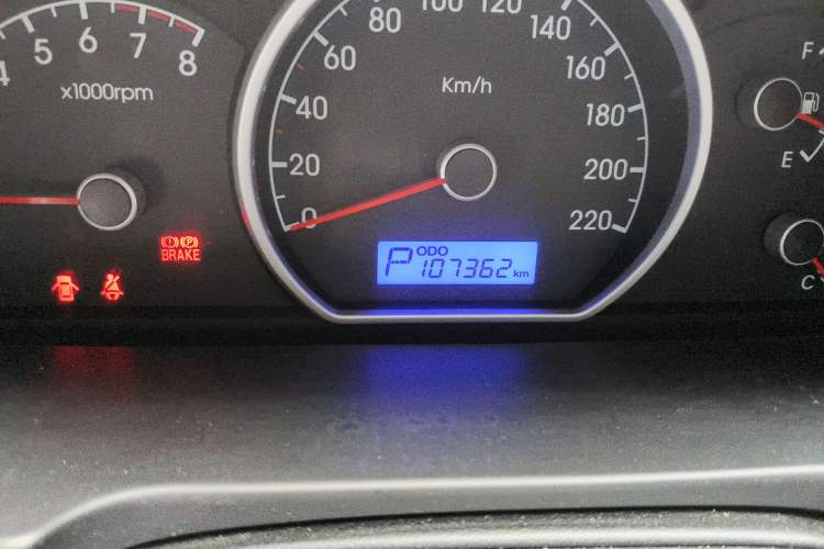 Used Hyundai Celesta 2011 1.6L Automatic Comfort Edition Odometer Close Up