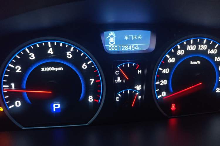 Used Hyundai Celesta 2011 1.6L Automatic Luxury Version Odometer Close Up