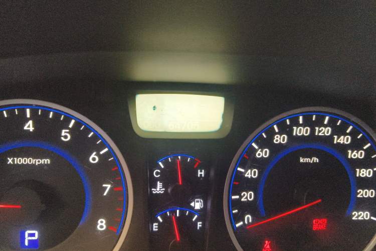 Used Hyundai Celesta 2011 1.6L Automatic Luxury Version Odometer Close Up