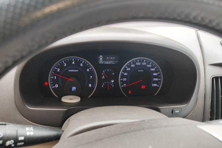 Used Hyundai Celesta 2011 1.6L Automatic Luxury Version Odometer Close Up