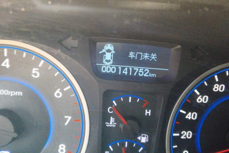 Used Hyundai Celesta 2011 1.6L Automatic Luxury Version Odometer Close Up