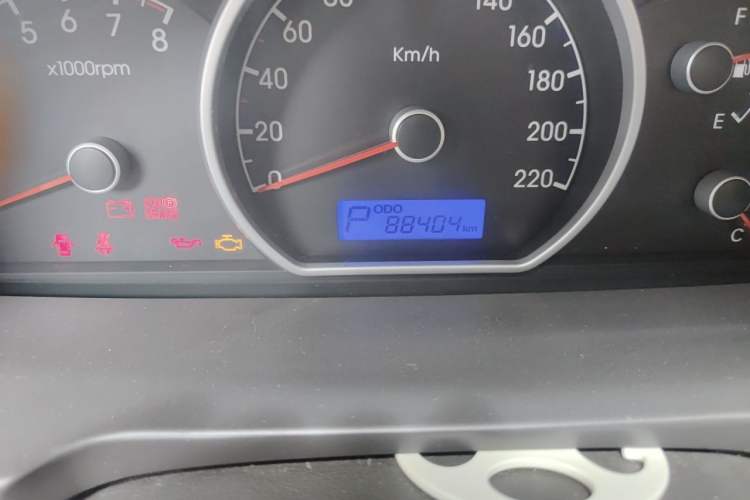 Used Hyundai Celesta 2011 1.6L Automatic Comfort Edition Odometer Close Up