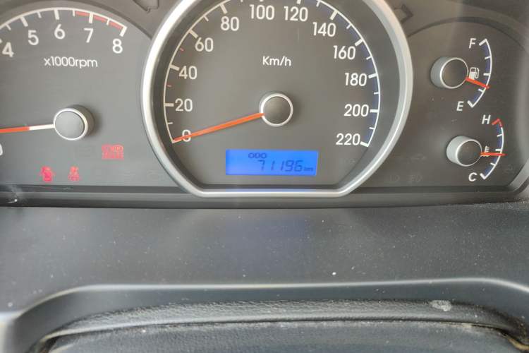 Used Hyundai Celesta 2011 1.6L Manual Comfort Edition Odometer Close Up