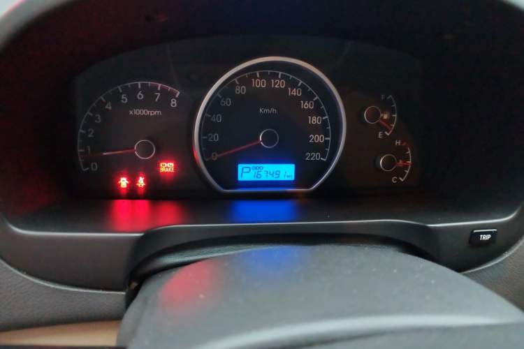 Used Hyundai Celesta 2011 1.6L Automatic Comfort Edition Odometer Close Up