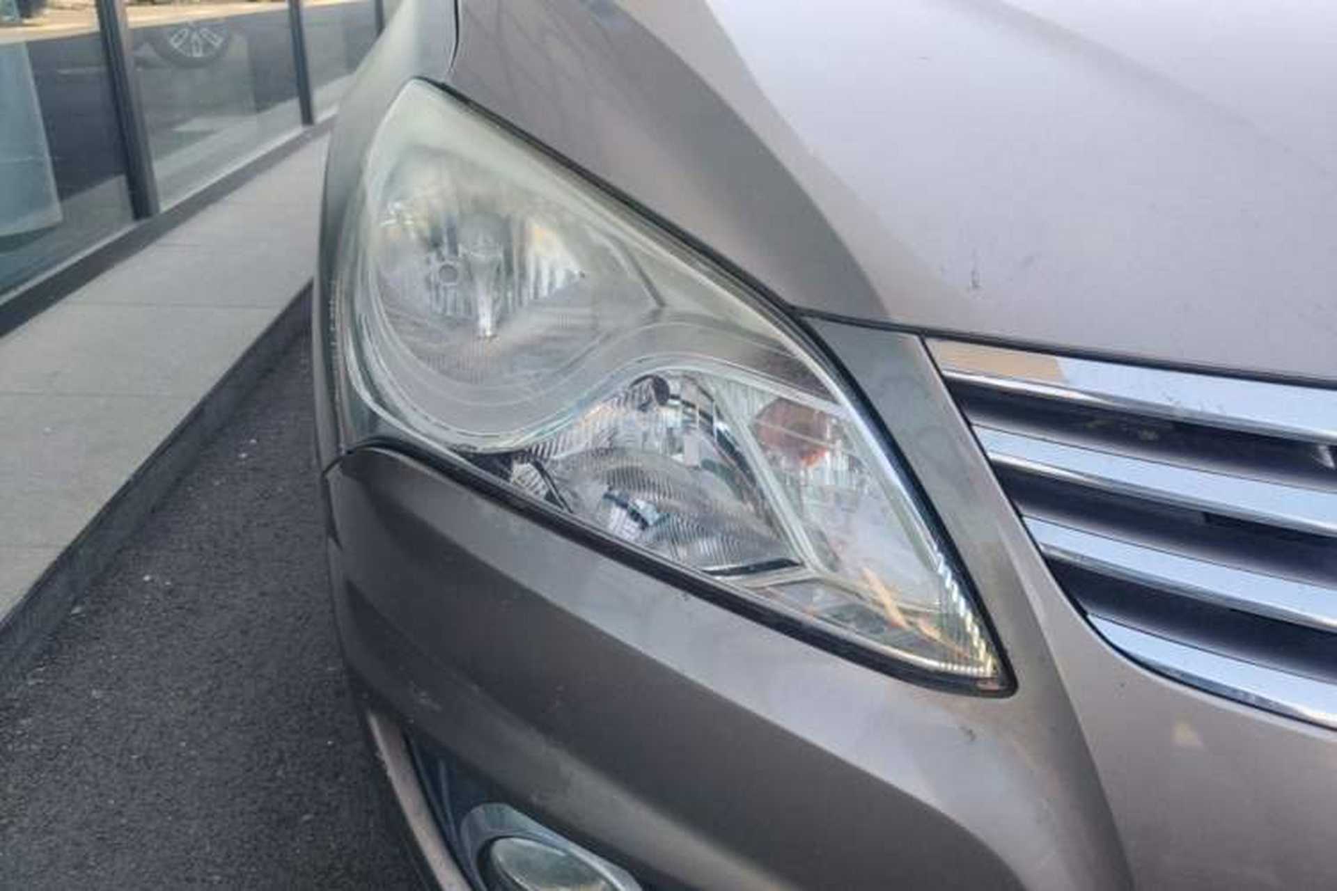 Used Hyundai Celesta 2011 1.6L Manual Luxury Model Right Front Headlight