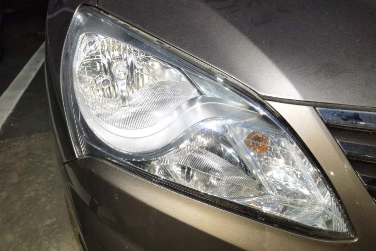 Used Hyundai Celesta 2011 1.6L Manual Comfort Edition Right Front Headlight