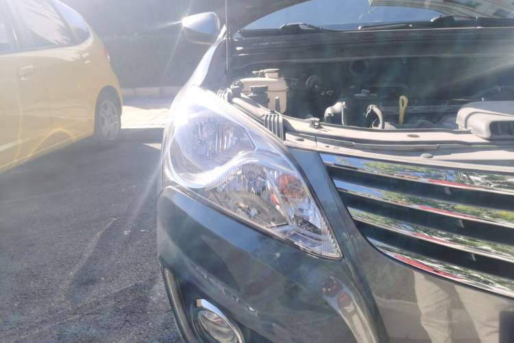 Used Hyundai Celesta 2011 1.6L Automatic Comfort Edition Right Front Headlight