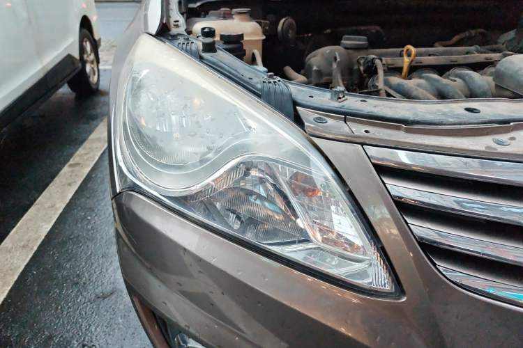 Used Hyundai Celesta 2011 1.6L Automatic Comfort Edition Right Front Headlight