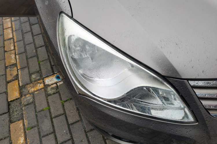 Used Hyundai Celesta 2011 1.6L Manual Luxury Model Right Front Headlight