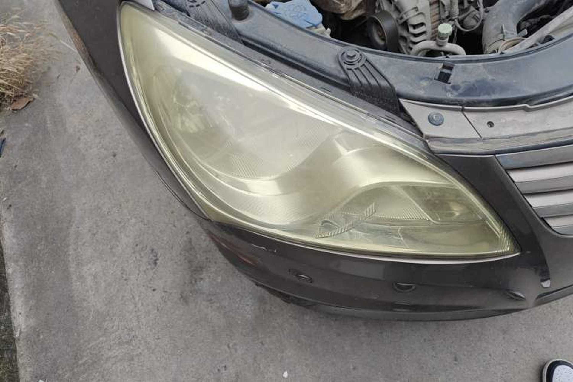 Used Hyundai Celesta 2011 1.6L Manual Comfort Edition Right Front Headlight