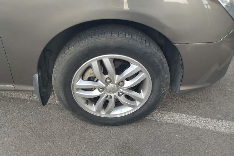 Used Hyundai Celesta 2011 1.6L Manual Comfort Edition Right Front Wheel Hub