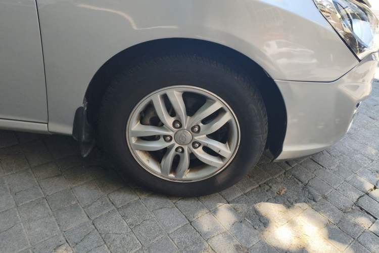 Used Hyundai Celesta 2011 1.6L Automatic Comfort Edition Right Front Wheel Hub
