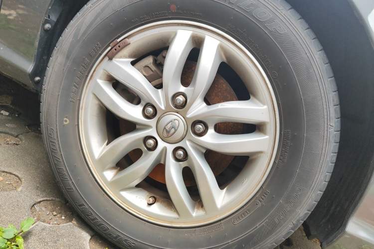 Used Hyundai Celesta 2011 1.6L Automatic Luxury Version Right Front Wheel Hub