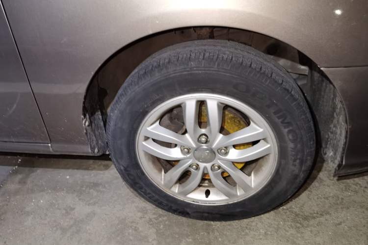 Used Hyundai Celesta 2011 1.6L Manual Comfort Edition Right Front Wheel Hub