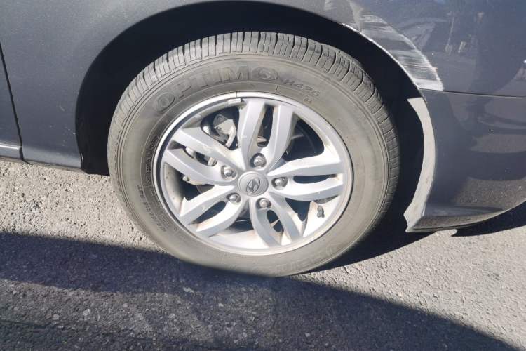 Used Hyundai Celesta 2011 1.6L Automatic Comfort Edition Right Front Wheel Hub