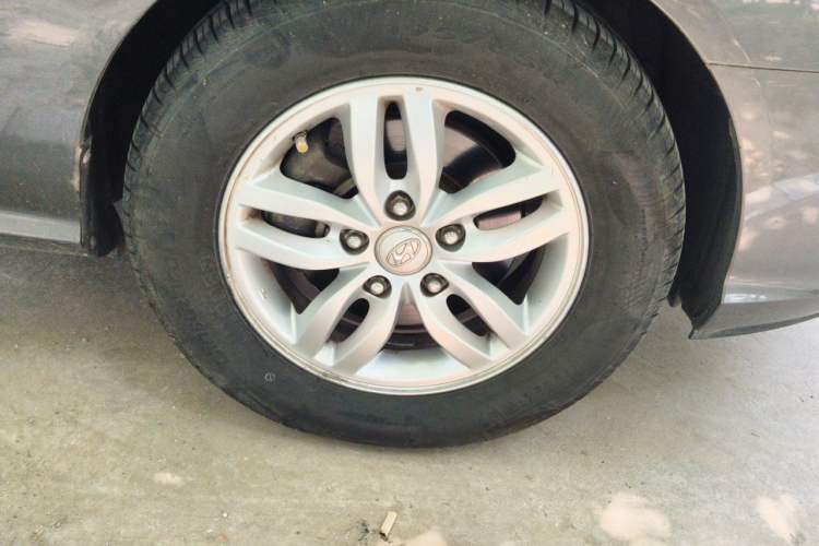Used Hyundai Celesta 2011 1.6L Automatic Luxury Version Right Front Wheel Hub