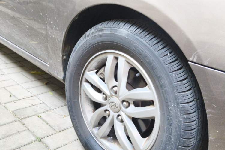Used Hyundai Celesta 2011 1.6L Manual Luxury Model Right Front Wheel Hub