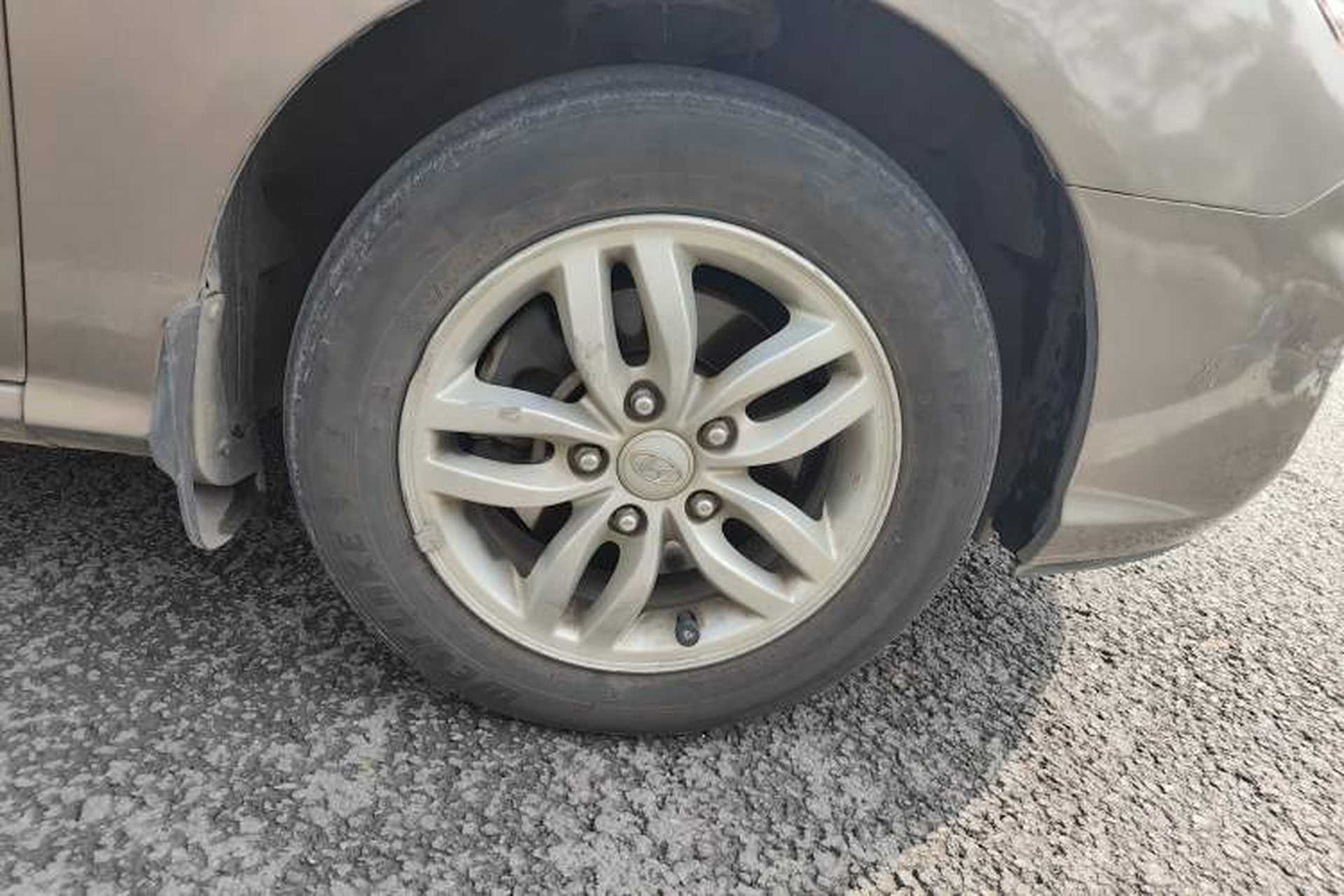 Used Hyundai Celesta 2011 1.6L Manual Comfort Edition Right Front Wheel Hub