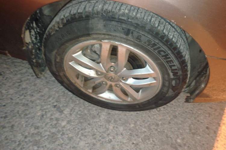 Used Hyundai Celesta 2011 1.6L Automatic Comfort Edition Right Front Wheel Hub