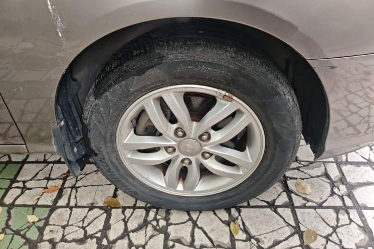 Used Hyundai Celesta 2011 1.6L Manual Comfort Edition Right Front Wheel Hub