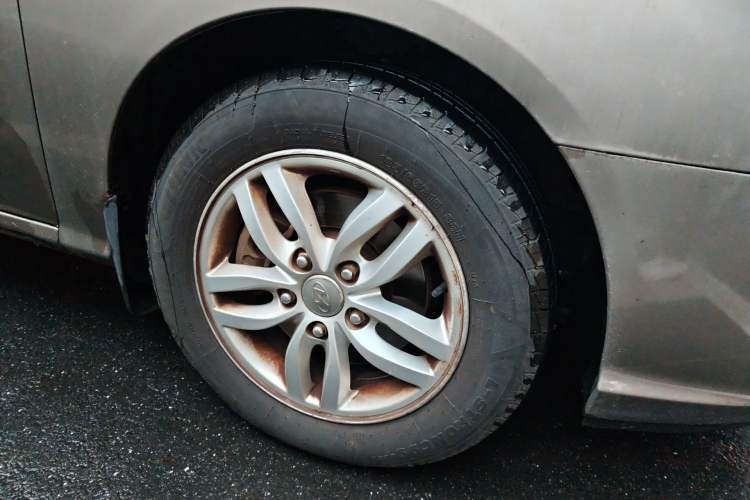 Used Hyundai Celesta 2011 1.6L Automatic Comfort Edition Right Front Wheel Hub