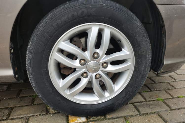 Used Hyundai Celesta 2011 1.6L Manual Luxury Model Right Front Wheel Hub