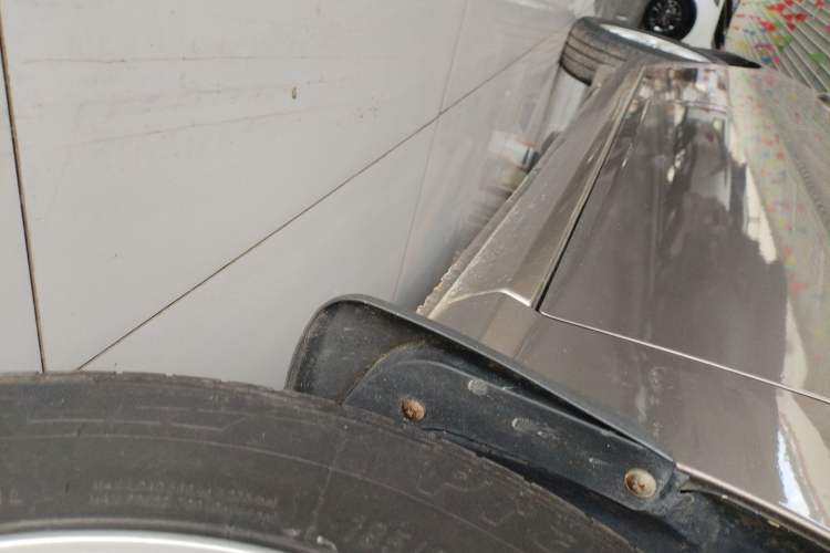 Used Hyundai Celesta 2011 1.6L Manual Comfort Edition Right Side Sill