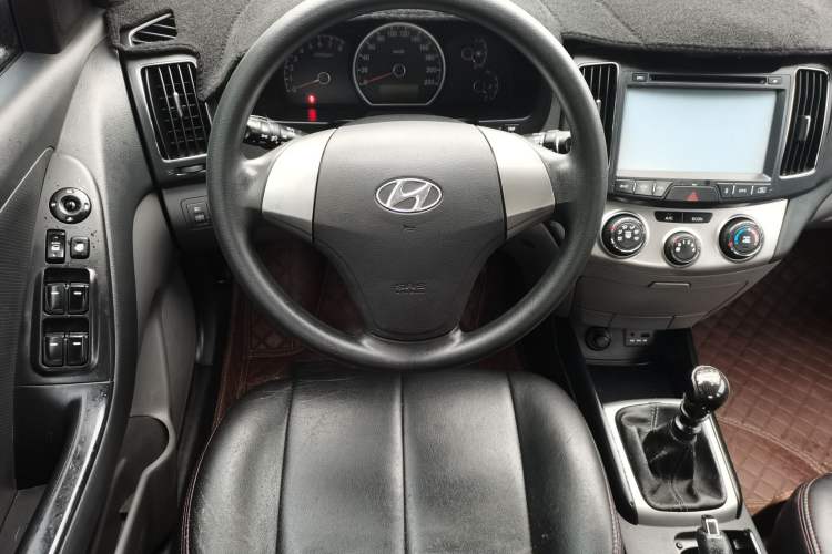 Used Hyundai Celesta 2011 1.6L Manual Luxury Model Steering Wheel